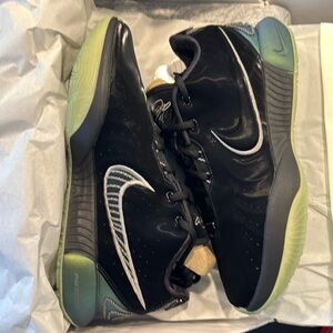 NIB Nike Mens Lebron XXI Fashion Sneakers